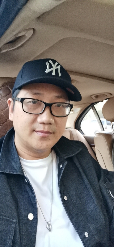 拥抱幸福的第一张照片--福鼎征婚网
